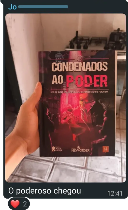 Mensagem com a foto do livro Condenados ao Poder segurado na mão, e o texto: "O poderoso chegou".